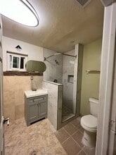 60 Chartan Ave, Unit back house in Las Vegas, NV - Building Photo - Building Photo