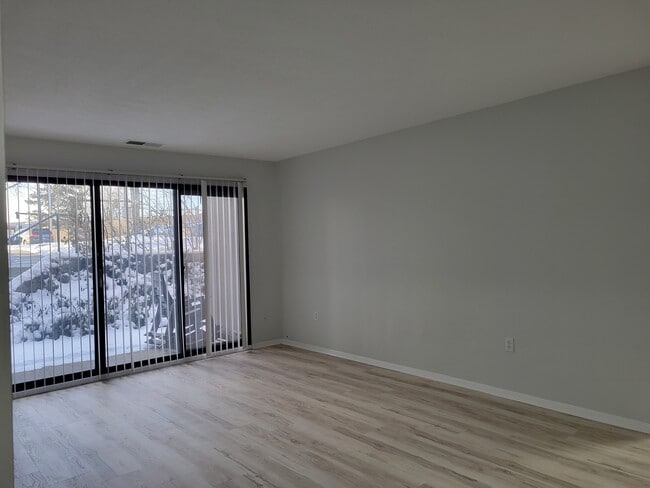 12 Shrewsbury Green Dr in Shrewsbury, MA - Foto de edificio - Building Photo