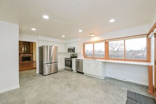 7666 S Rosemary Cir in Centennial, CO - Building Photo