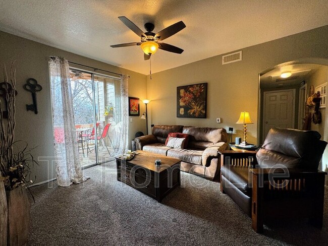 1631 W Canal Cir in Littleton, CO - Building Photo - Building Photo