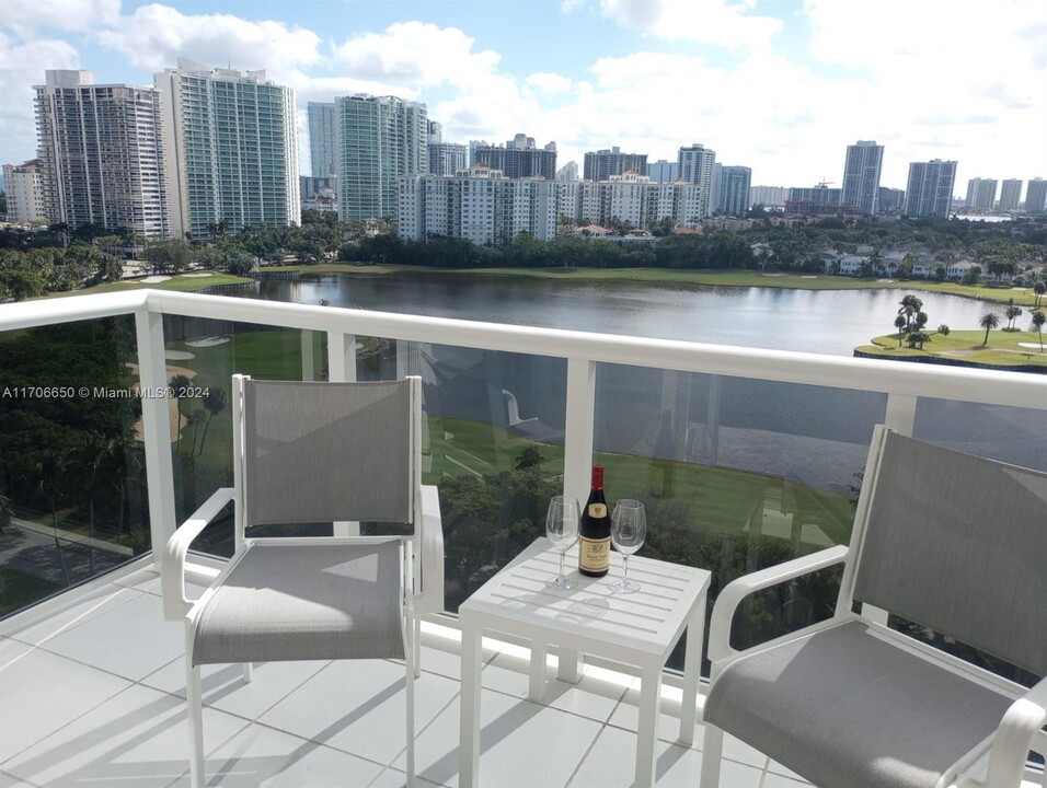 3625 N Country Club Dr in Aventura, FL - Building Photo