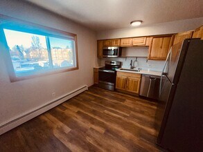 501 E 13th Ave in Anchorage, AK - Foto de edificio - Building Photo
