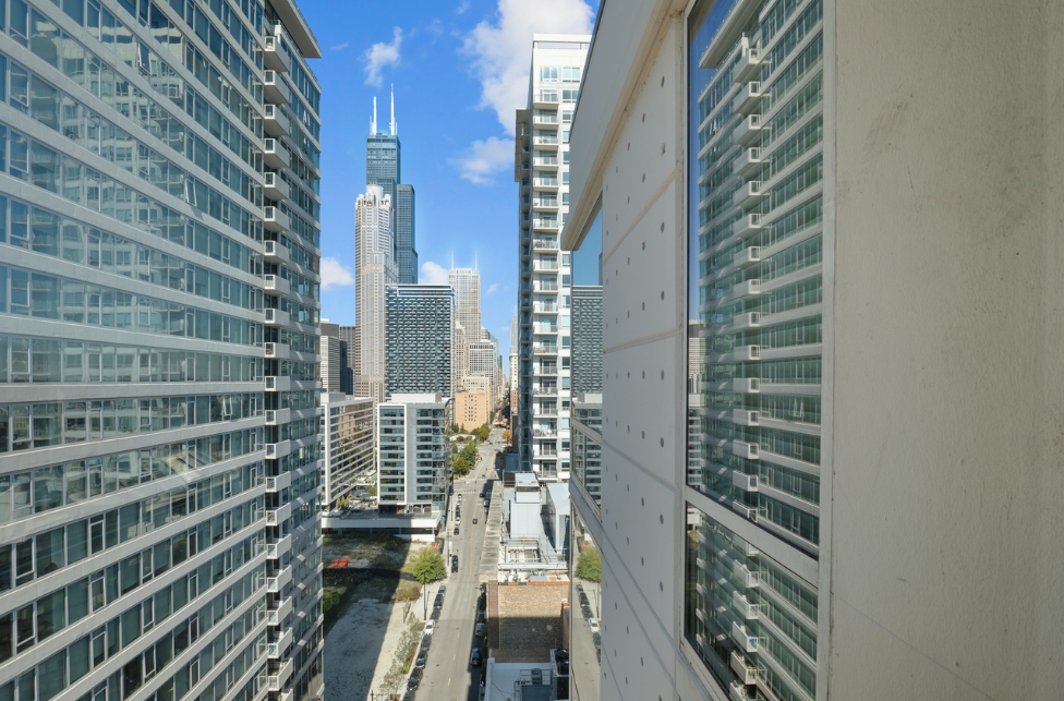 611 S Wells St, Unit 1609 in Chicago, IL - Building Photo