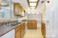 913 Woodmere Cir photo'