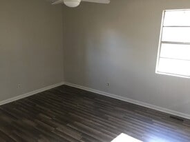 250 Greenleaf St SW in Jacksonville, AL - Building Photo