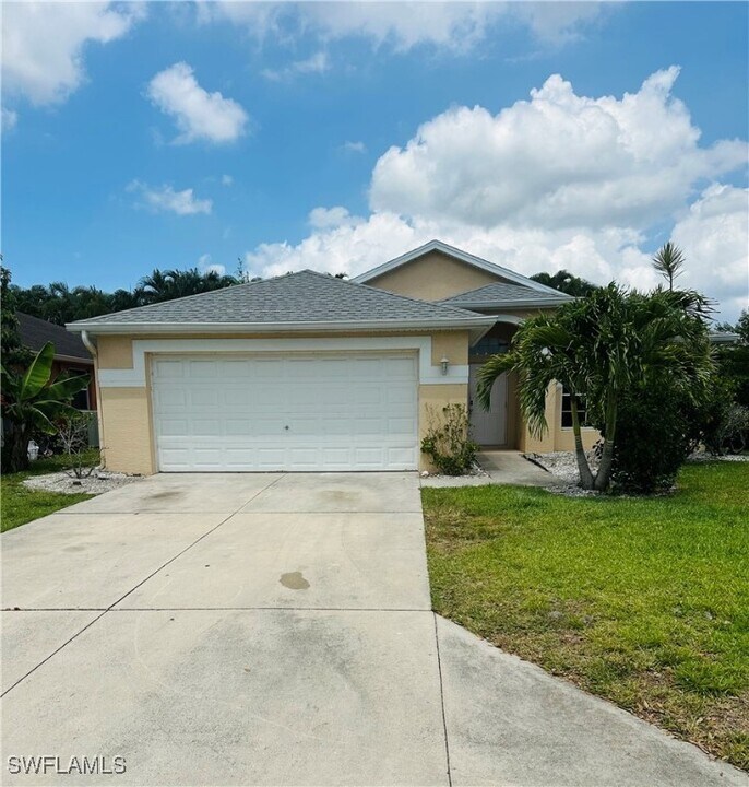 17903 Oakmont Ridge Cir in Ft. Myers, FL - Building Photo