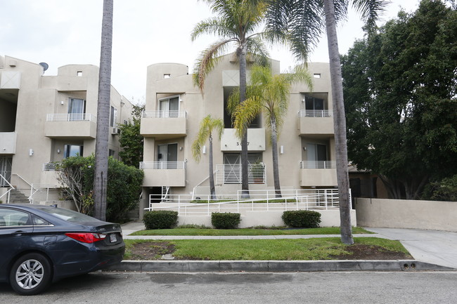3647 3653 Empire Dr in Los Angeles, CA - Building Photo - Building Photo