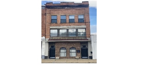 221 W Main St, Unit 3A in Carnegie, PA - Building Photo