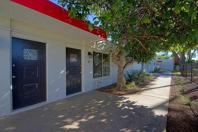 Montebello Apartments in Phoenix, AZ - Building Photo - Building Photo