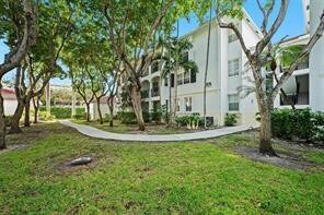 3205 NE 184th St in North Miami Beach, FL - Building Photo - Building Photo