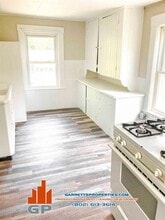 68 Elm St, Unit 3 in St Johnsbury, VT - Building Photo - Building Photo