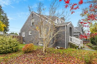 307 7th Ave NW, Unit C in Puyallup, WA - Building Photo