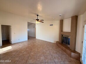 1421 N Salida Del Sol in Chandler, AZ - Foto de edificio - Building Photo