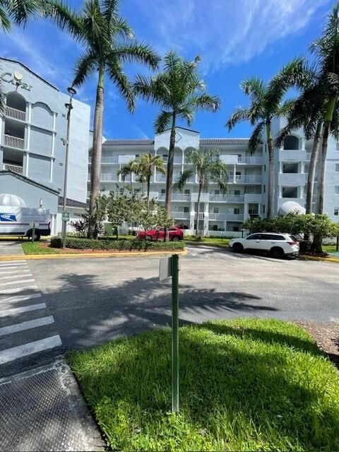 10700 St in Doral, FL - Building Photo - Building Photo