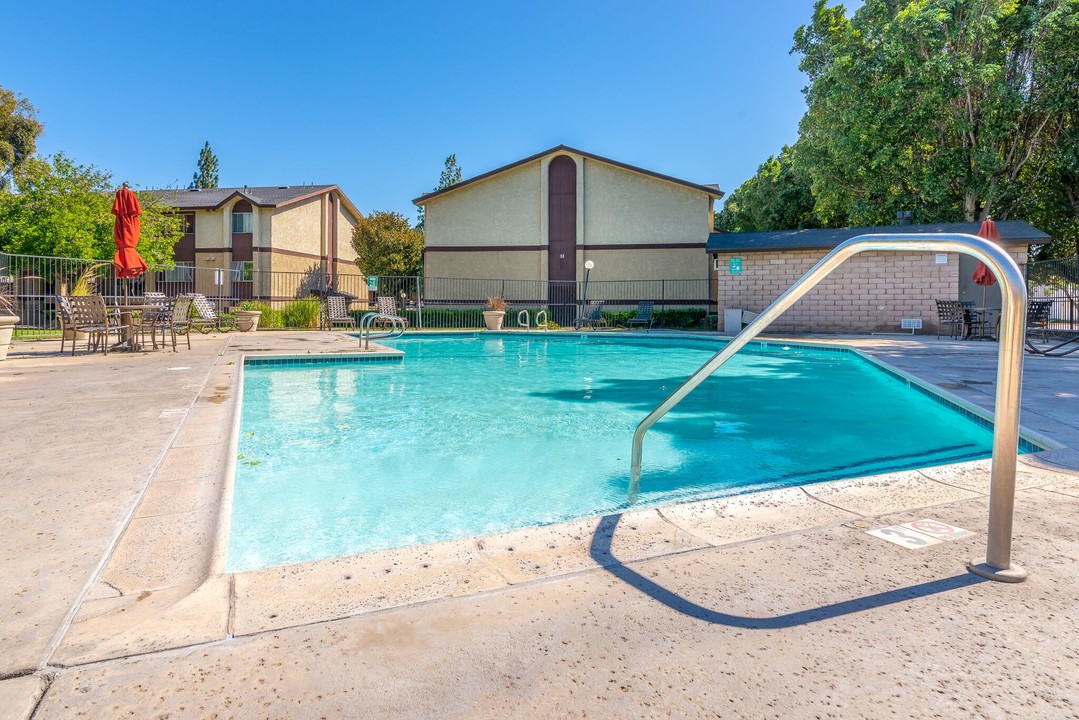 Laurel Heights Apartments in Riverside, CA - Foto de edificio