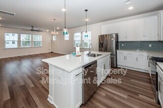 211 Winding River Dr in Johns Island, SC - Building Photo - Building Photo