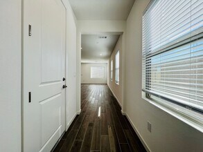 11659 Desert Hollow Avenue in Las Vegas, NV - Building Photo - Building Photo