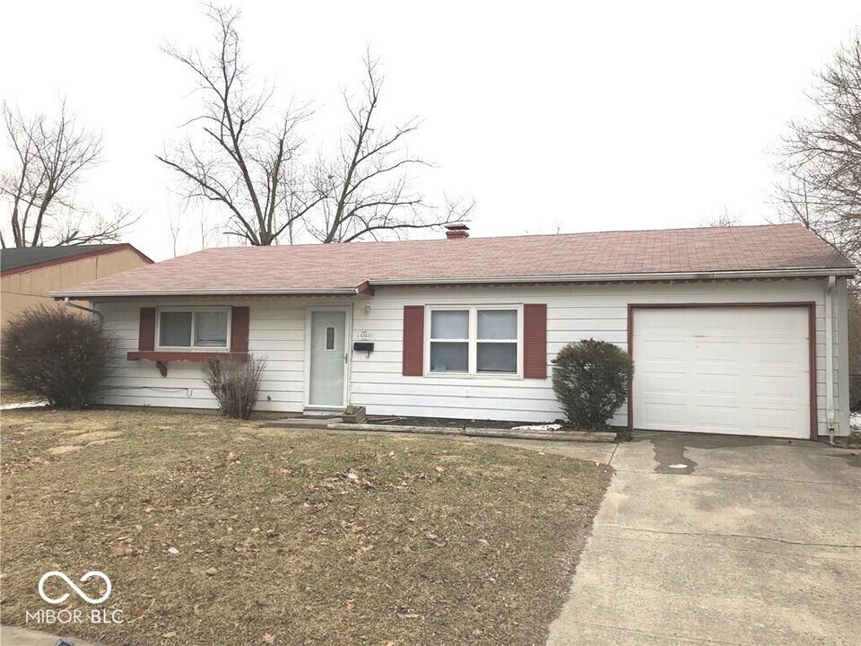 4345 Dubarry Rd in Indianapolis, IN - Foto de edificio