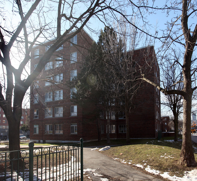 Regency Park Phase III in Toronto, ON - Building Photo - Building Photo