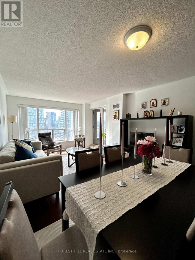 909-2909 Bay St.