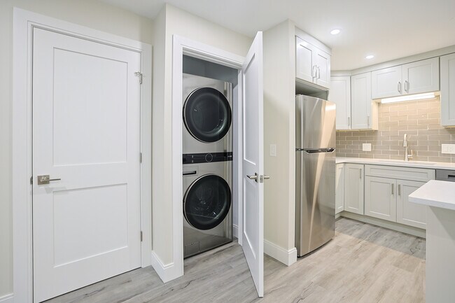 Nahatan Terrace in Norwood, MA - Foto de edificio - Interior Photo