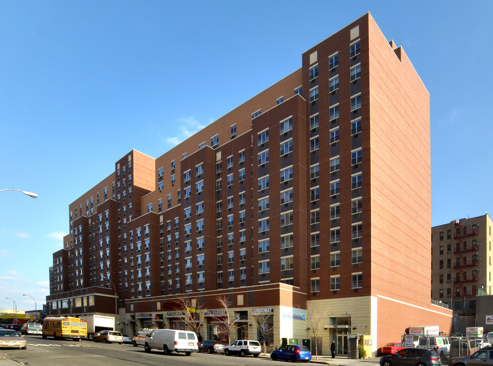 La Casa De La Luna Y La Estrella in Bronx, NY - Building Photo