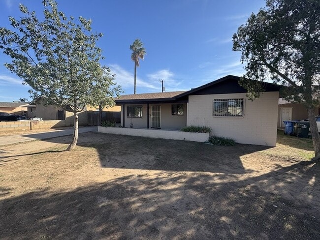 property at 8019 W Earll Dr