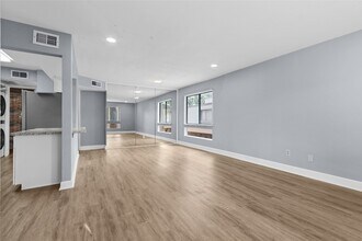 17202 Imperial Valley Dr in Houston, TX - Building Photo - Building Photo