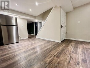 7253 Thornhill Crescent in Niagara Falls, ON - Building Photo - Building Photo