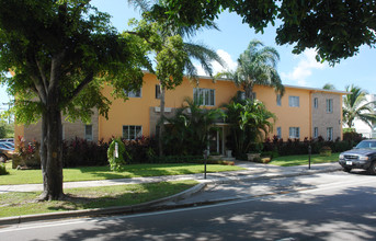 Coral Way Apartments in Coral Gables, FL - Building Photo - Building Photo