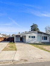 202 W Lynn Ave in Tulare, CA - Building Photo - Building Photo