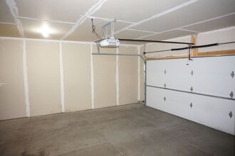 2715 Westwood St W in West Fargo, ND - Building Photo - Building Photo