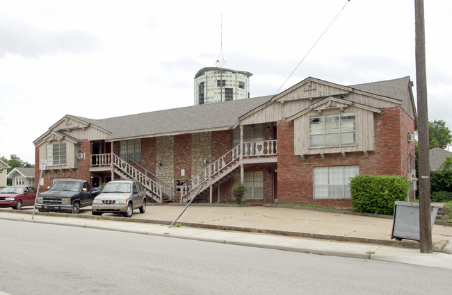 Olde English Apartments in Tulsa, OK - Building Photo - Building Photo