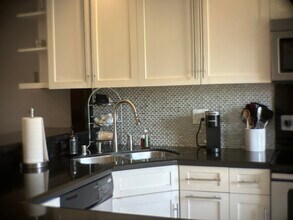 160 Espanas Glen in Escondido, CA - Building Photo - Building Photo