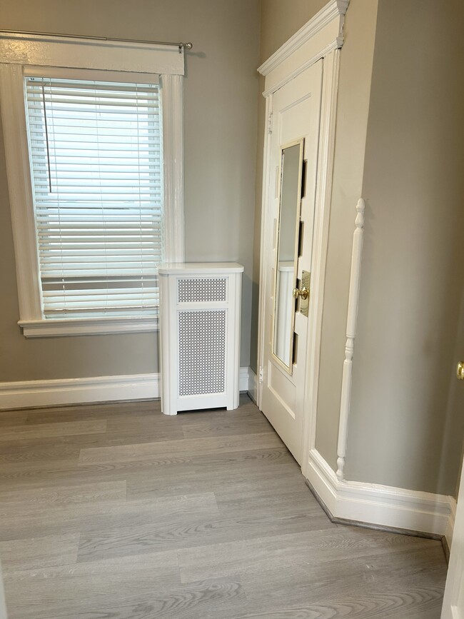 10 Devon Ter, Unit 2nd Floor in Kearny, NJ - Foto de edificio - Building Photo
