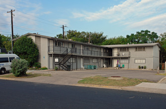 1326 Lamar Square Dr in Austin, TX - Building Photo - Building Photo