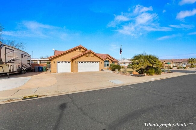 property at 3644 Windmill Dr