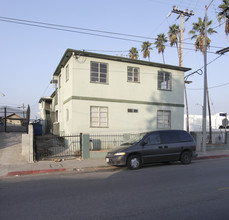 3800 Clinton St in Los Angeles, CA - Foto de edificio - Building Photo