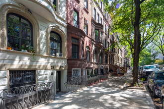 25 W 87th St in New York, NY - Building Photo - Building Photo