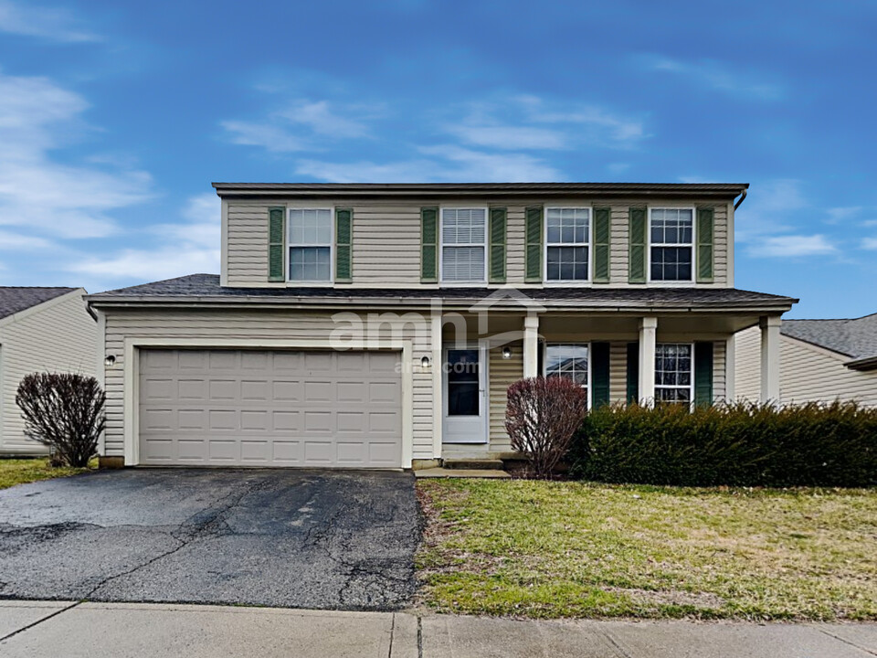 9753 Flagstone Way in West Chester, OH - Building Photo