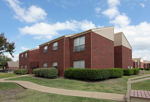 Rustic Oaks Apartments