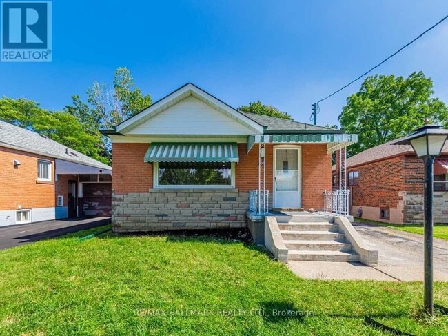 139 Flora Dr in Toronto, ON - Building Photo - Building Photo