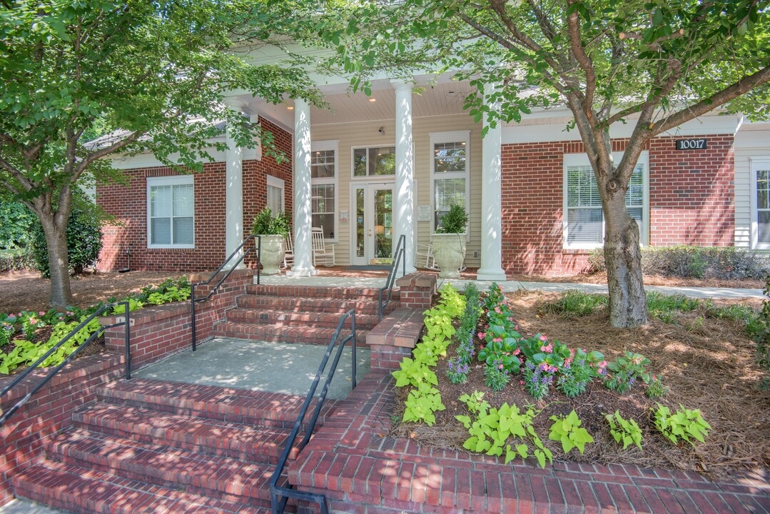 Alta Grove in Charlotte, NC - Foto de edificio