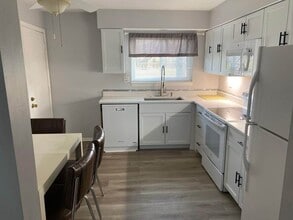 4202 Central Rd, Unit 1B in Glenview, IL - Building Photo - Building Photo