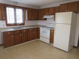 16 Lynch Rd, Unit A in Wales, MA - Building Photo