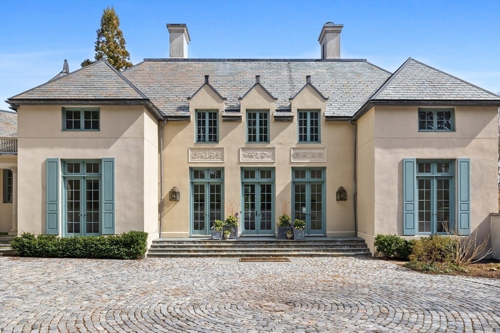 120 Cabot St in Brookline, MA - Building Photo