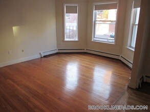 312 Tappan St in Brookline, MA - Building Photo - Building Photo