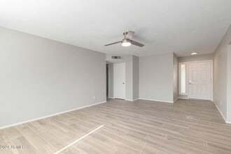 7249 W Medlock Dr in Glendale, AZ - Building Photo - Building Photo