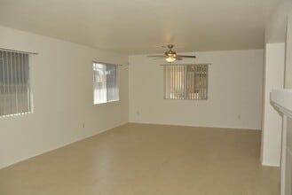 13686 Sylvan Oaks St in Victorville, CA - Building Photo - Building Photo