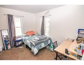 115 Windsor Rd-Unit -2 in Medford, MA - Building Photo - Building Photo